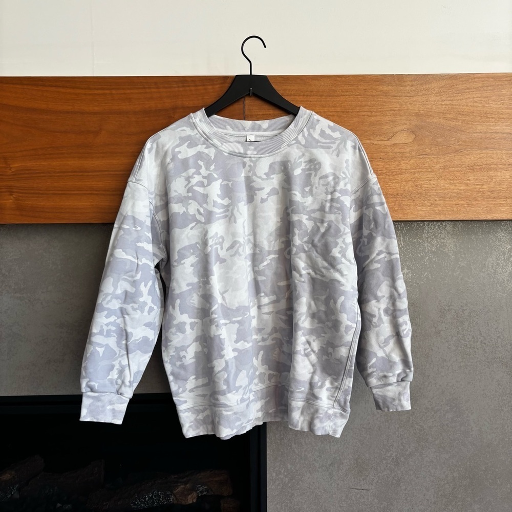 Lululemon Crew Neck Camo Sweatshirt, Size‎ 6